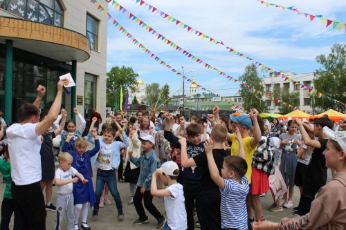 1 июня  в рамках Дня защиты детей, состоялся большой праздник для детей на территории районного Дома культуры
