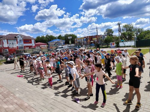 30 июня 2022 года на площади ЦСК сотрудниками Дома культуры была проведена игровая программа "Русские забавы"